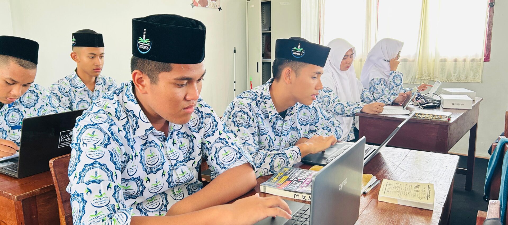 Belajar IT santri SMA Dataqu Imam Syafi’i